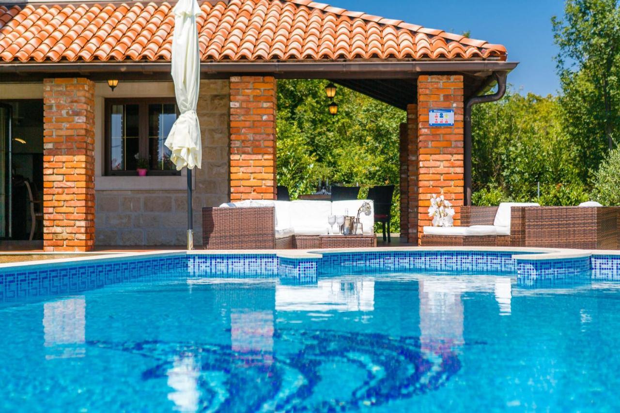 Villa Kamenica Kras Exterior photo